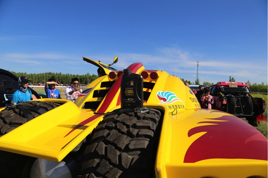 2017环塔发车揭幕， 参赛车队首选统一润滑油！