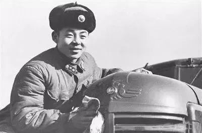 毛主席说，要向雷锋同志学修车！