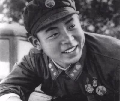 毛主席说，要向雷锋同志学修车！