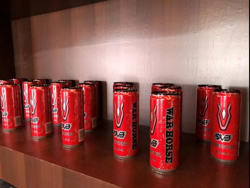 统一润滑油携手星巴克，在大漠建起一座“新龙门客栈”！