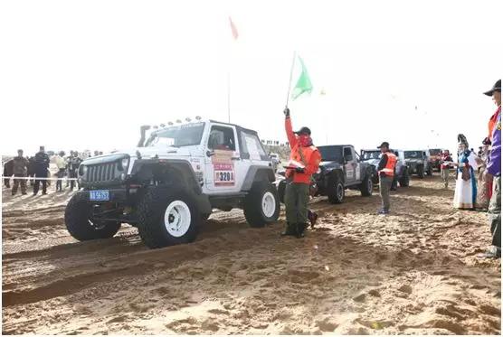 统一润滑油携手星巴克，在大漠建起一座“新龙门客栈”！