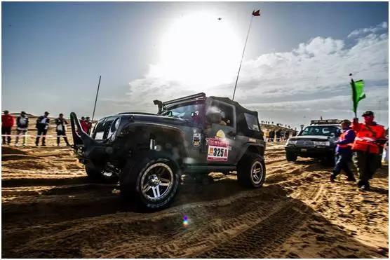 统一润滑油携手星巴克，在大漠建起一座“新龙门客栈”！