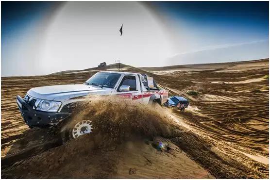 统一润滑油携手星巴克，在大漠建起一座“新龙门客栈”！