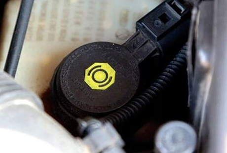 解析更换制动液的方法