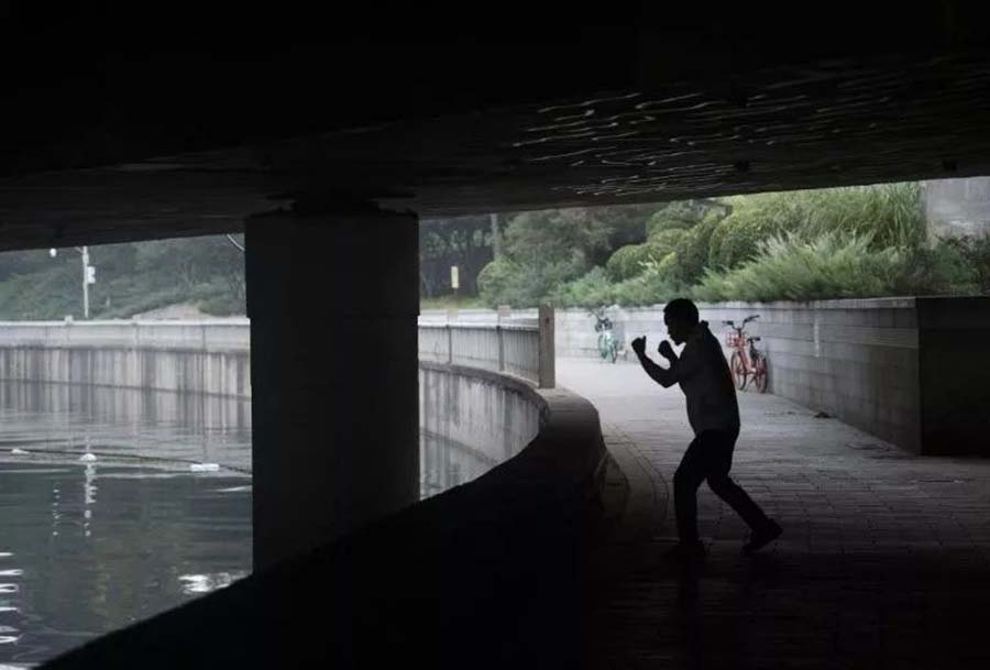 以平凡故事演绎不凡力量，一起为“外卖拳王”投票加油！