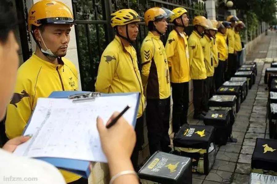 以平凡故事演绎不凡力量，一起为“外卖拳王”投票加油！