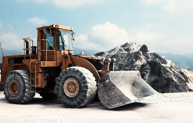 ​统一黑移山C4000高清洁超高压抗磨液压油，可轻松应对各种苛刻工况