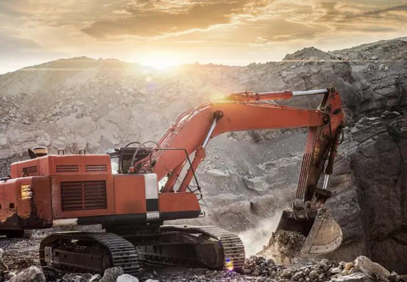 统一移山CI-4高碱值柴机油，让挖掘机远离高温故障