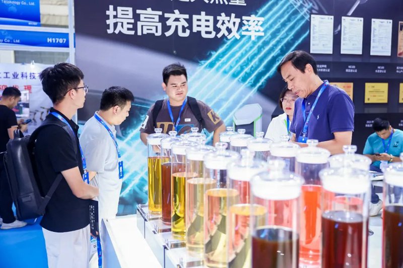 统一石化新能源油液解决方案亮相北京新国展