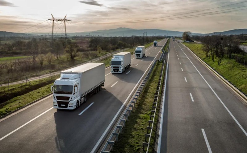 统一润滑油“油压王”CJ-4,让卡车跑得更稳更省